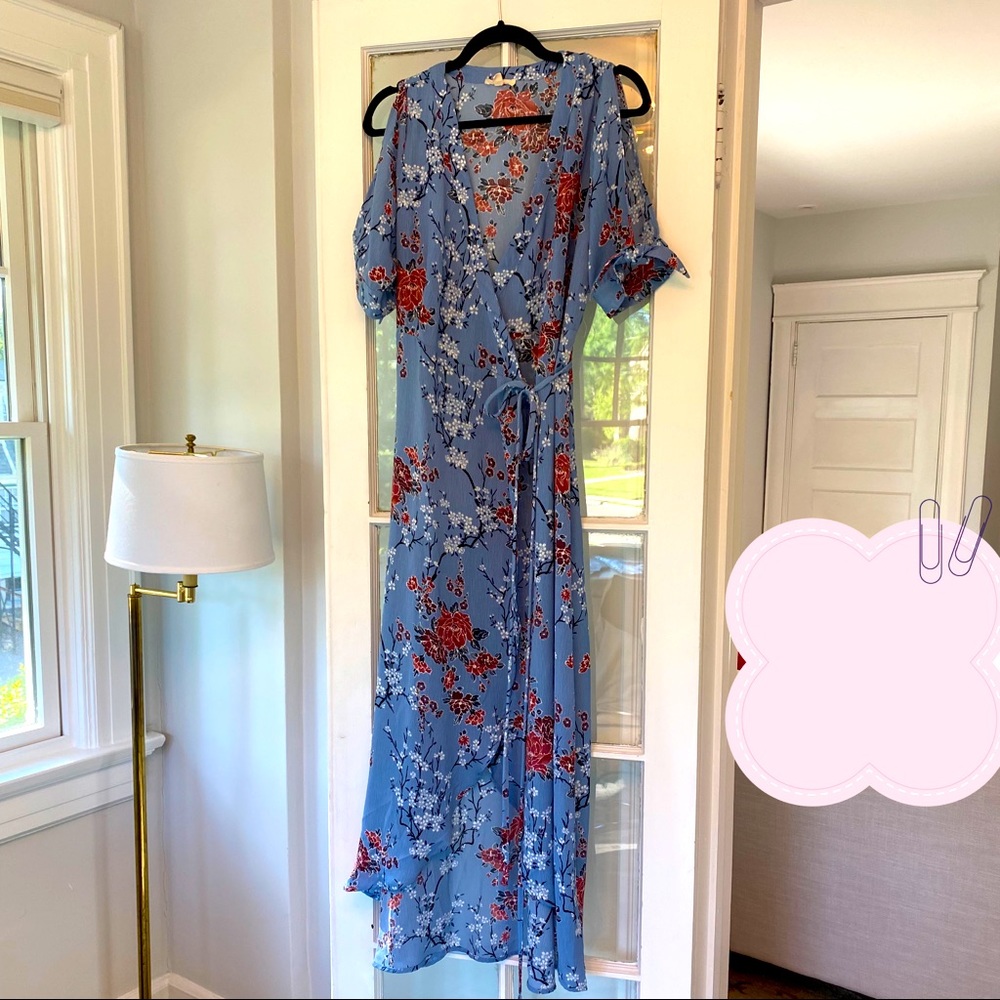 Floral print wrap maxi dress. True wrap dress with height low skirt.